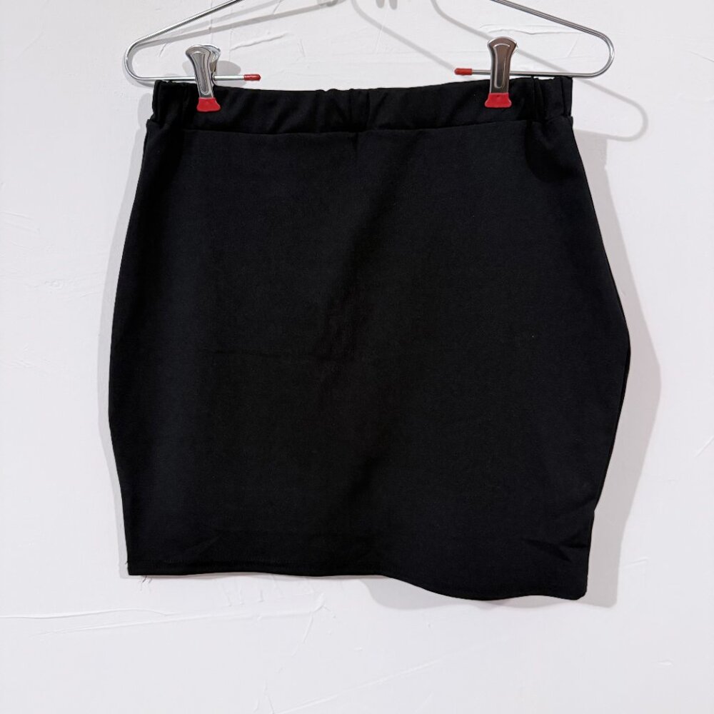 Boohoo Black Bodycon Mini Skirt – Size 8, classic fit, bodycon, casual, fall